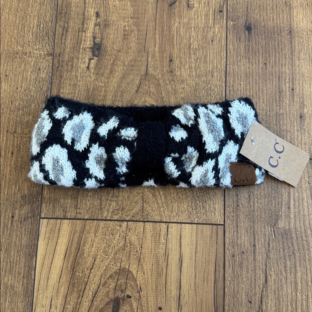 C.C knotted headband NWT BLACK WHITE CHEETAH PRINT RN 88320
One Size